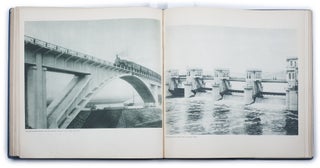 [THE STALINIST MOSCOW] Moskva rekonstruiruetsia: al’bom diagramm, toposkhem i fotografii po rekonstruktsii gor. Moskvy [i.e. Moscow Is Being Reconstructed: An Album of Diagrams, Topographic Plans, and Photographs Relating to the Reconstruction of the Moscow City]