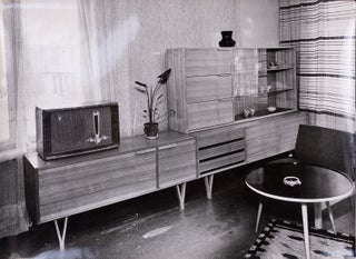 [DREAMS OF NEW SOVIET FURNITURE] Photobook. Mebel’ dlia zhilykh zdanii, predstavlennaia na Vtoroi Vserossiiskii konkurs 1961 g. i rekomendovannaia k massovomu proizvodstvu [i.e. Furniture for Living Buildings Submitted to the Second All-Russian Competition of 1961 and Recommended for Mass Production]