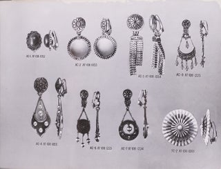 [SOVIET JEWELRY CATALOGUE] Katalog. Novye vidy iuvelirnykh izdelii fabrik Rosiuvelirtorga [i.e. Catalog. New Jewelry of the Russian Jewelry Trade Organization]